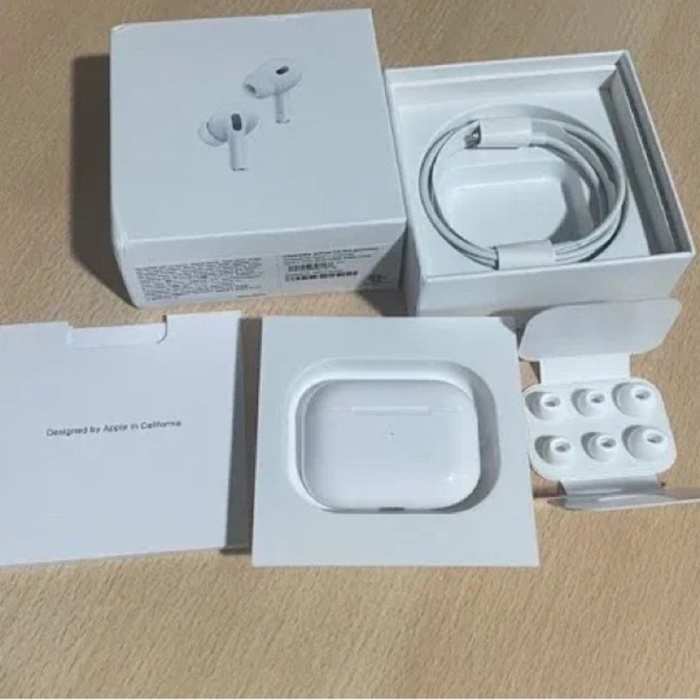 Apple White Wireless Earbuds
